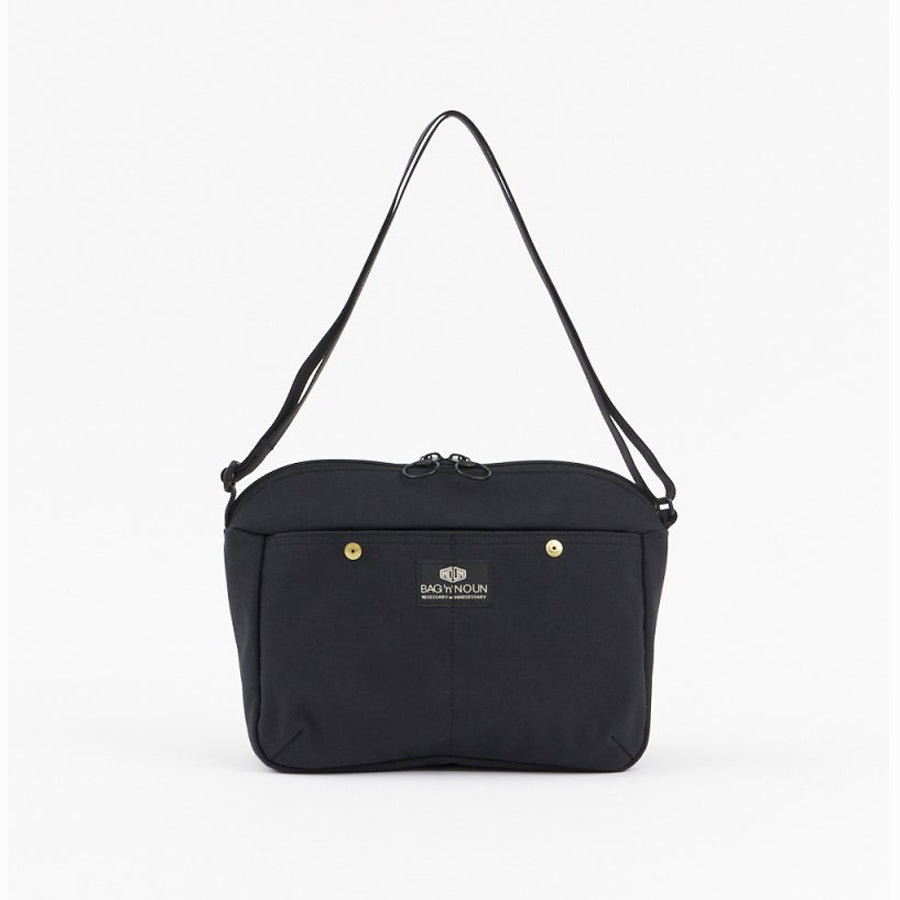 Front Ansicht schwarze Umängetasche von BAG'n'NOUN