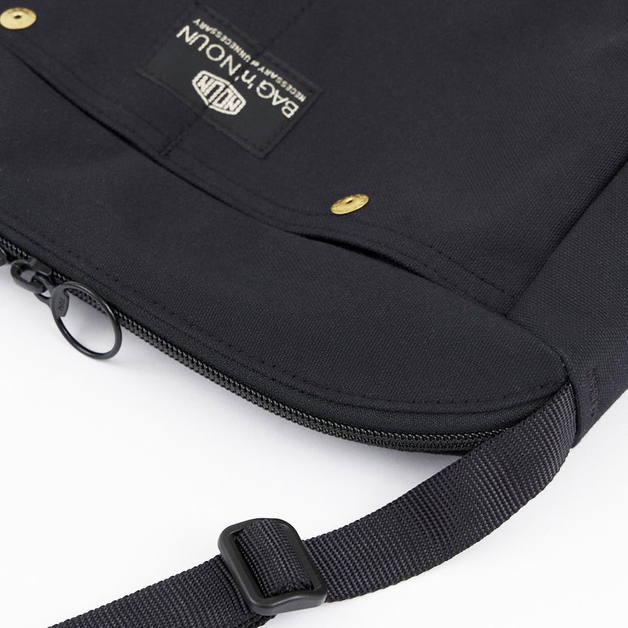 Detail Ansicht schwarze Umängetasche von BAG'n'NOUN