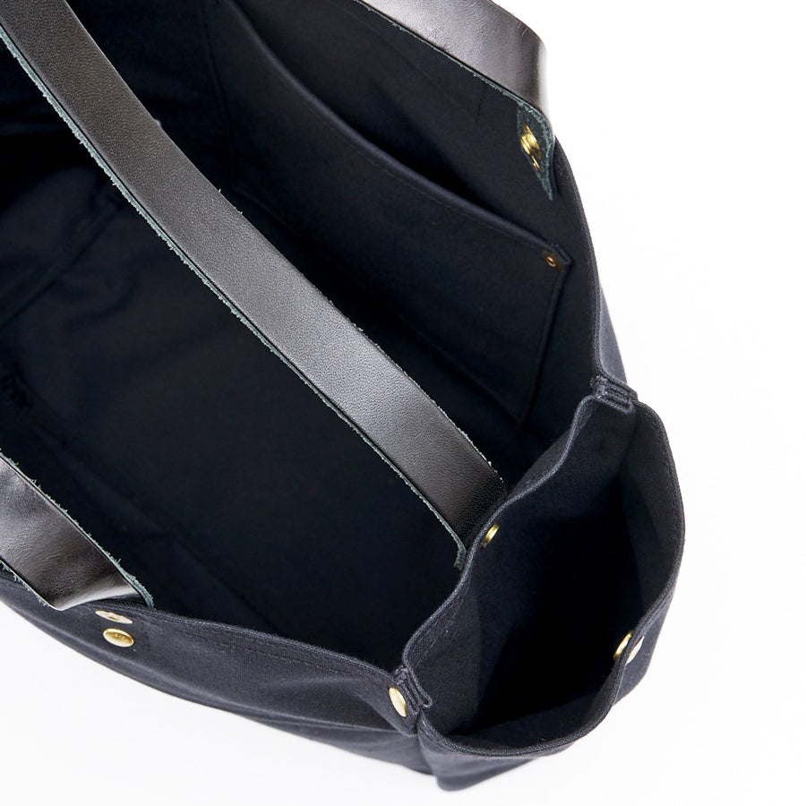 Seitentasche und Schulterriemen von Black 9 Toolbag von BAG'n'NOUN