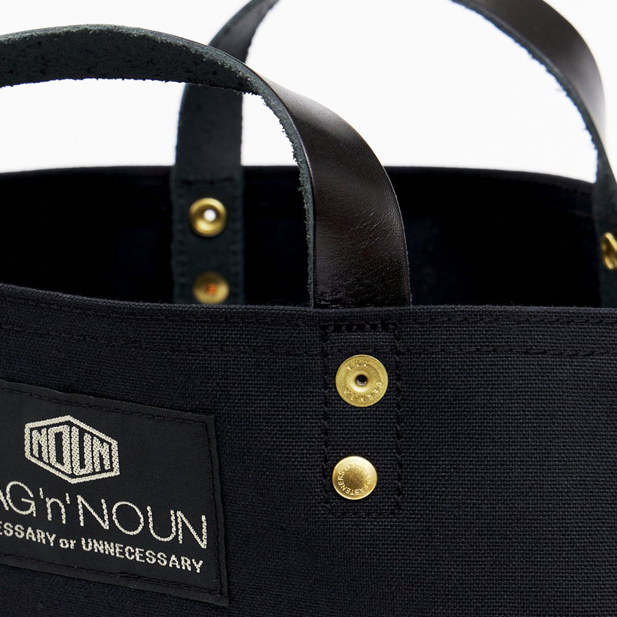 Ledergriff mit Niete der schwarzen Black 9 Toolbag von BAG'n'NOUN