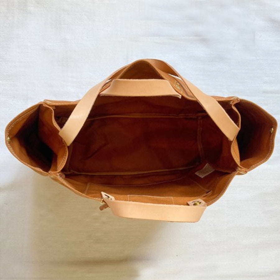 Ansicht von oben, eine braune Tasche von BAG'n'NOUN, das Modell heißt Duck Toolbag, die Farbe heißt Gold