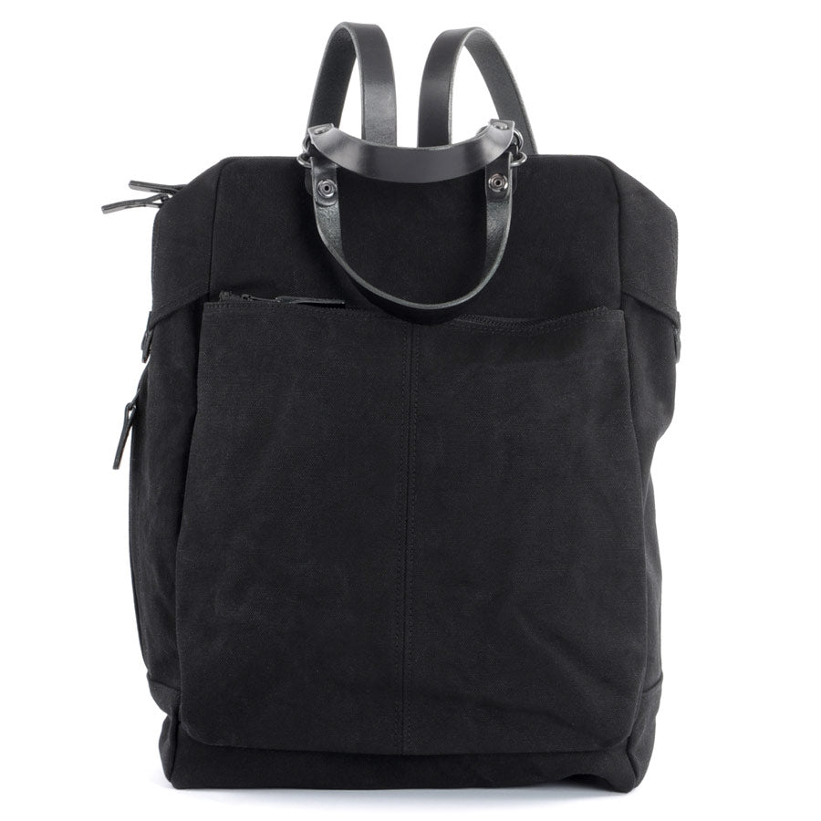 Schwarzer Canvas Rucksack mit Leder Details von Baggyport aus Japan.